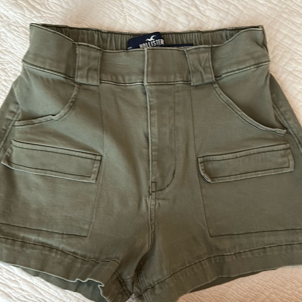 Hollister girls high rise mom shorts, 3”.